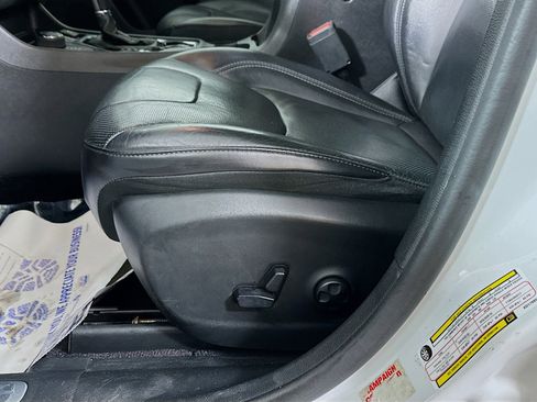 Used 2019 Jeep Cherokee Limited w/ Luxury Group image 19