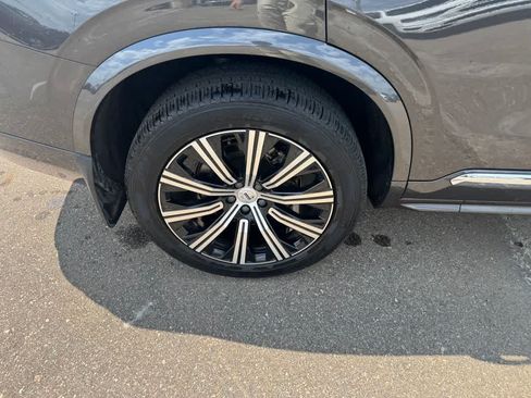 Used 2024 Volvo XC90 B5 Core w/ Protection Package Premier AWD/4WD image 11