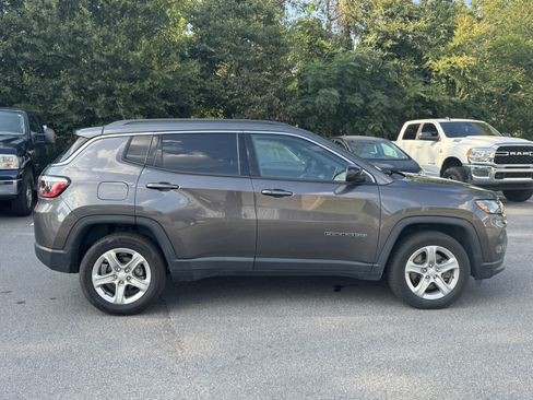 Used 2024 Jeep Compass Latitude AWD/4WD image 4