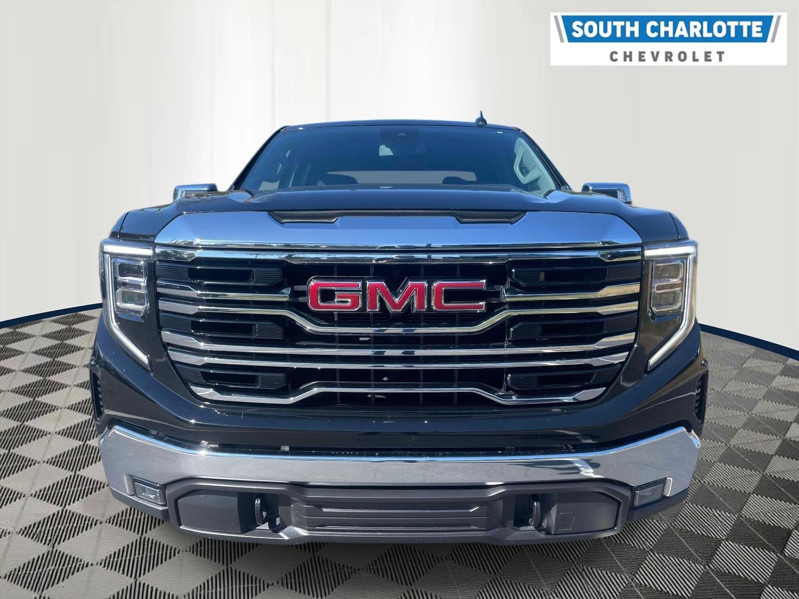 Used 2025 GMC Sierra 1500 SLT RWD image 2