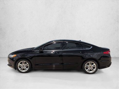 Used 2018 Ford Fusion SE w/ Fusion SE Technology Package FWD image 9