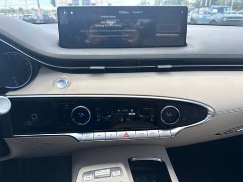 Used 2025 Genesis GV70 2.5T w/ Advanced Package AWD/4WD image 10