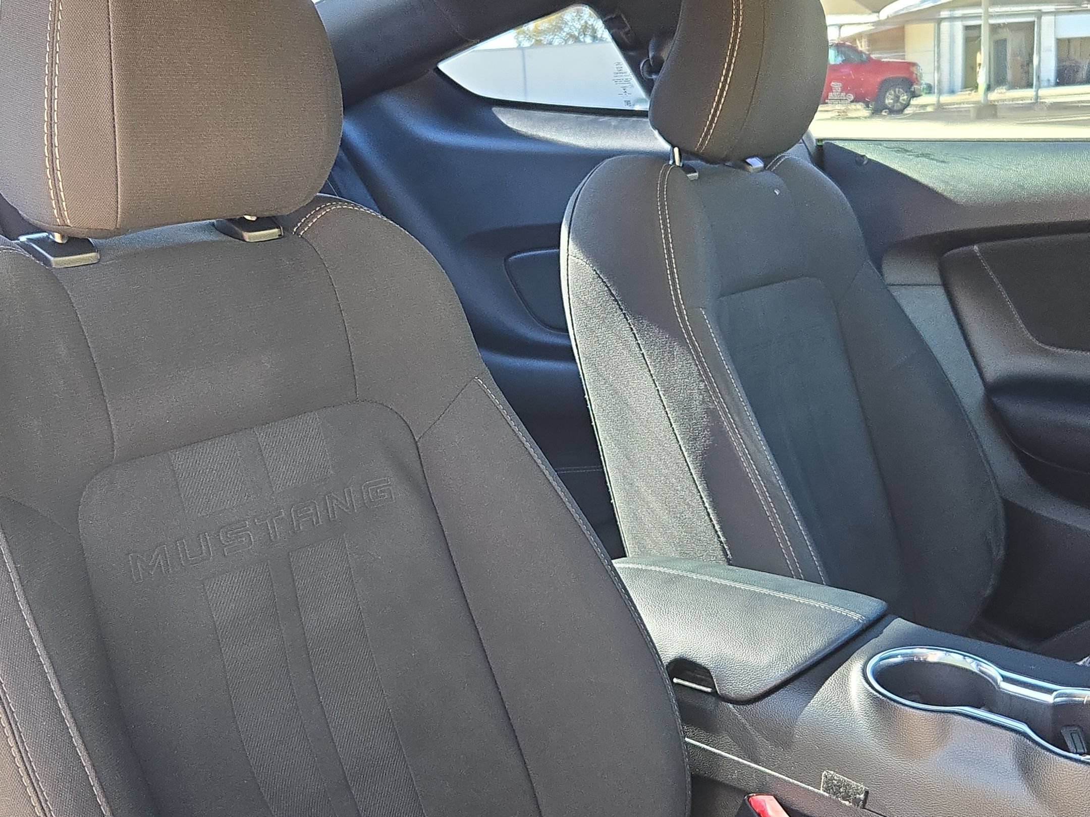 Used 2018 Ford Mustang Coupe RWD image 29