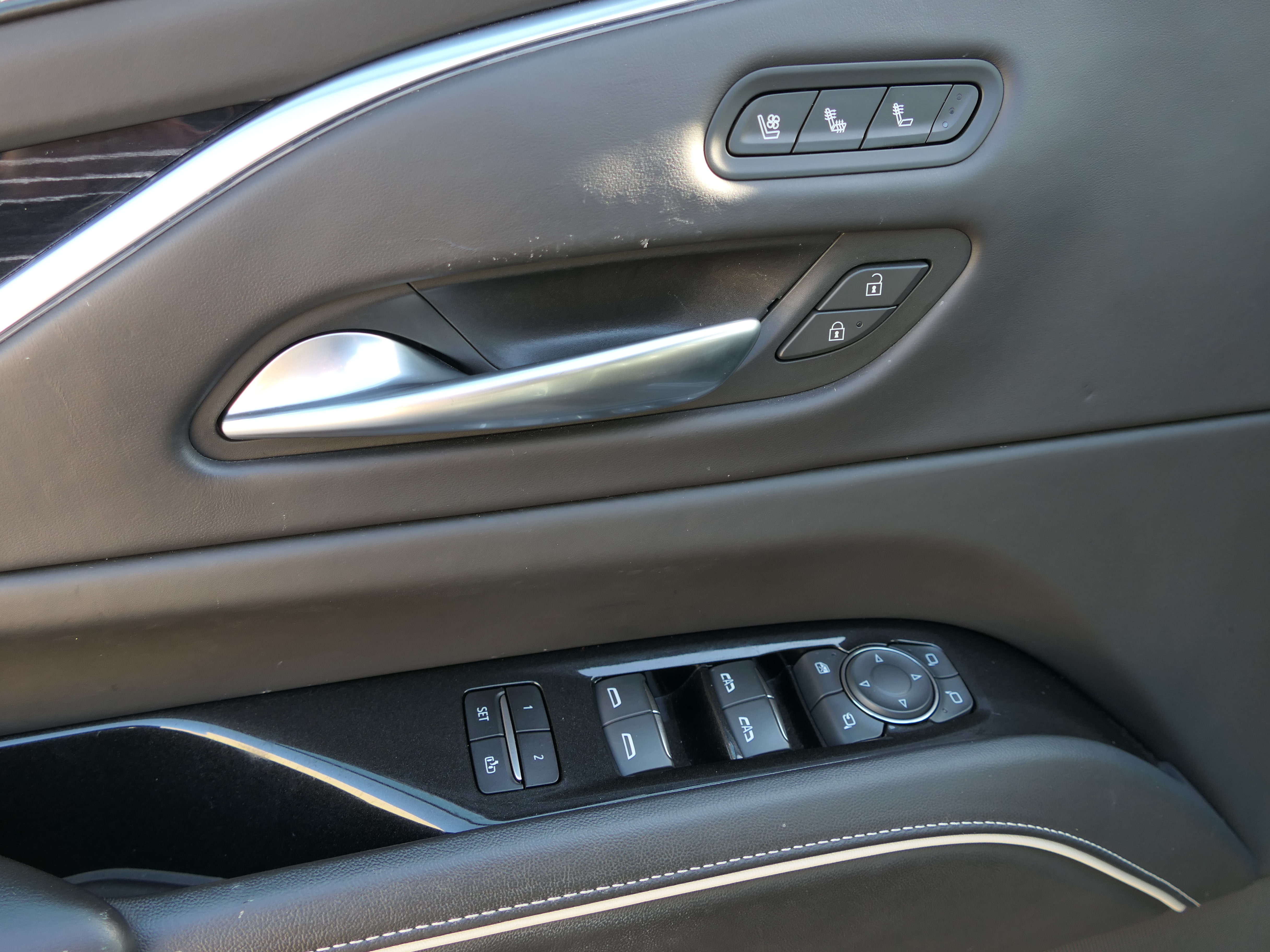 Used 2023 Cadillac Escalade ESV V AWD/4WD image 15