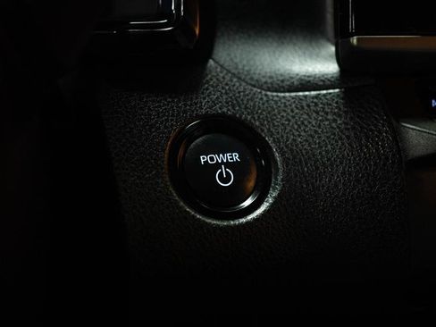 Used 2025 Toyota Camry SE image 23