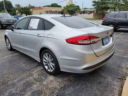 Used 2017 Ford Fusion SE w/ Fusion SE Technology Package FWD image 26