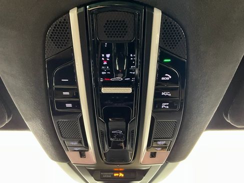 Used 2022 Porsche Cayenne GTS image 13