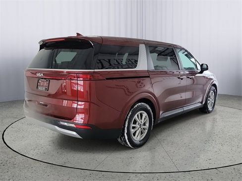 Used 2024 Kia Carnival LX image 2