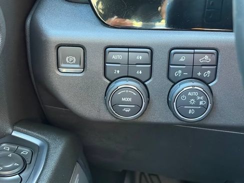 Used 2024 Chevrolet Silverado 1500 LT Trail Boss w/ LT Trail Boss Premium Package AWD/4WD image 19