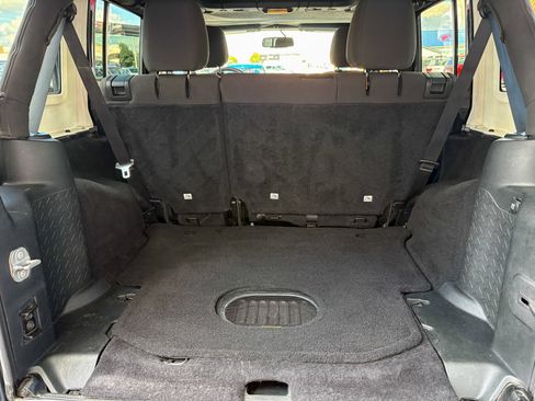 Used 2018 Jeep Wrangler Unlimited Sport AWD/4WD image 26