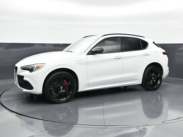 Used 2022 Alfa Romeo Stelvio Veloce AWD/4WD image 6