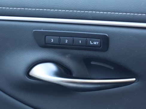 Used 2025 Lexus ES 300h w/ Premium Package FWD image 13