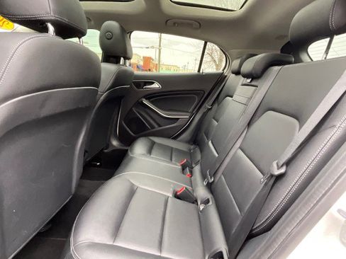 Used 2019 Mercedes-Benz GLA 250 4MATIC image 31