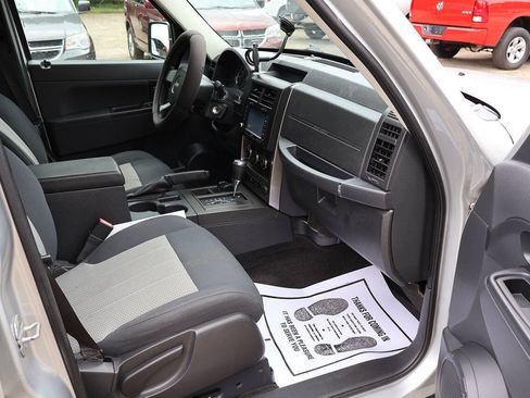 Used 2009 Jeep Liberty Rocky Mountain AWD/4WD image 21