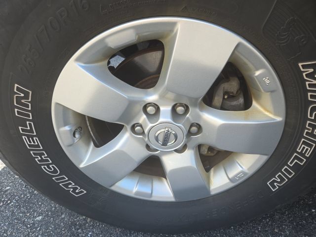 Used 2013 Nissan Frontier SV w/ SV Value Truck Pkg RWD image 9