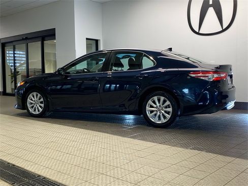 Used 2020 Toyota Camry LE image 4