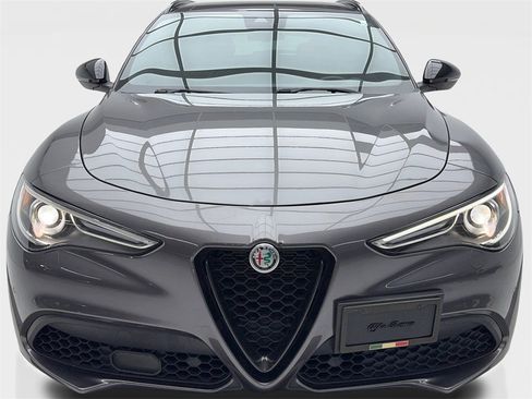 Used 2022 Alfa Romeo Stelvio Veloce image 4