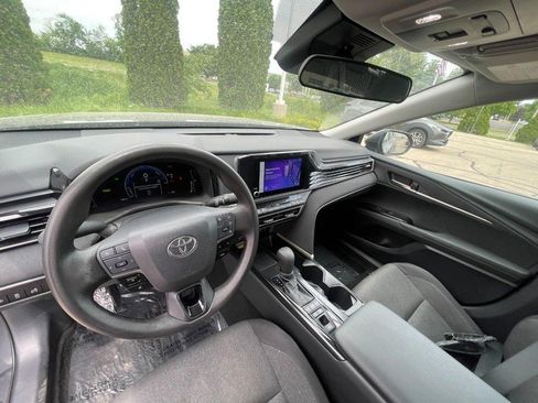 Used 2025 Toyota Camry LE FWD image 4