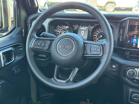 New 2025 Jeep Gladiator Nighthawk image 23