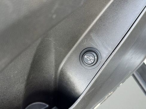 Used 2021 Chevrolet Equinox LT w/ Driver Convenience Package image 26