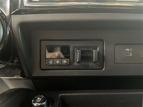 Used 2021 Nissan Titan Platinum Reserve w/ Off Road Protection Package image 31