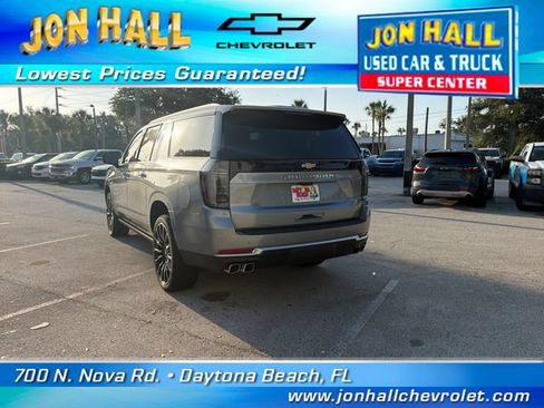 Used 2025 Chevrolet Suburban High Country AWD/4WD image 8