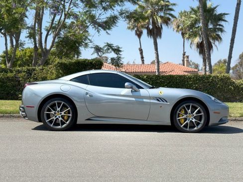 Used 2013 Ferrari California image 9