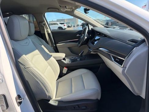 Certified 2022 Cadillac XT4 Luxury w/ Cold Weather Package image 25