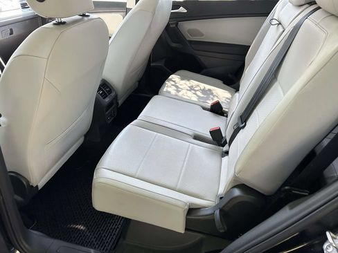 Used 2021 Volkswagen Tiguan SE FWD image 9