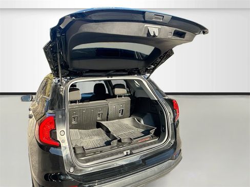 Used 2024 GMC Terrain SLE w/ Driver Convenience Package image 24