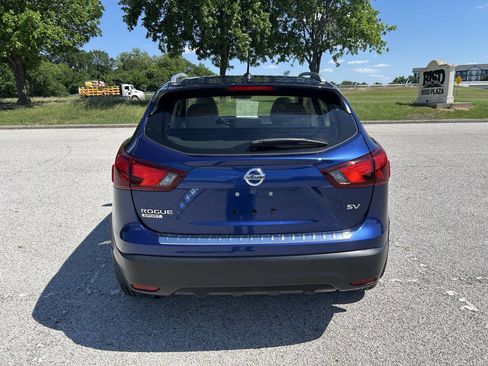 Used 2018 Nissan Rogue Sport SV FWD image 9