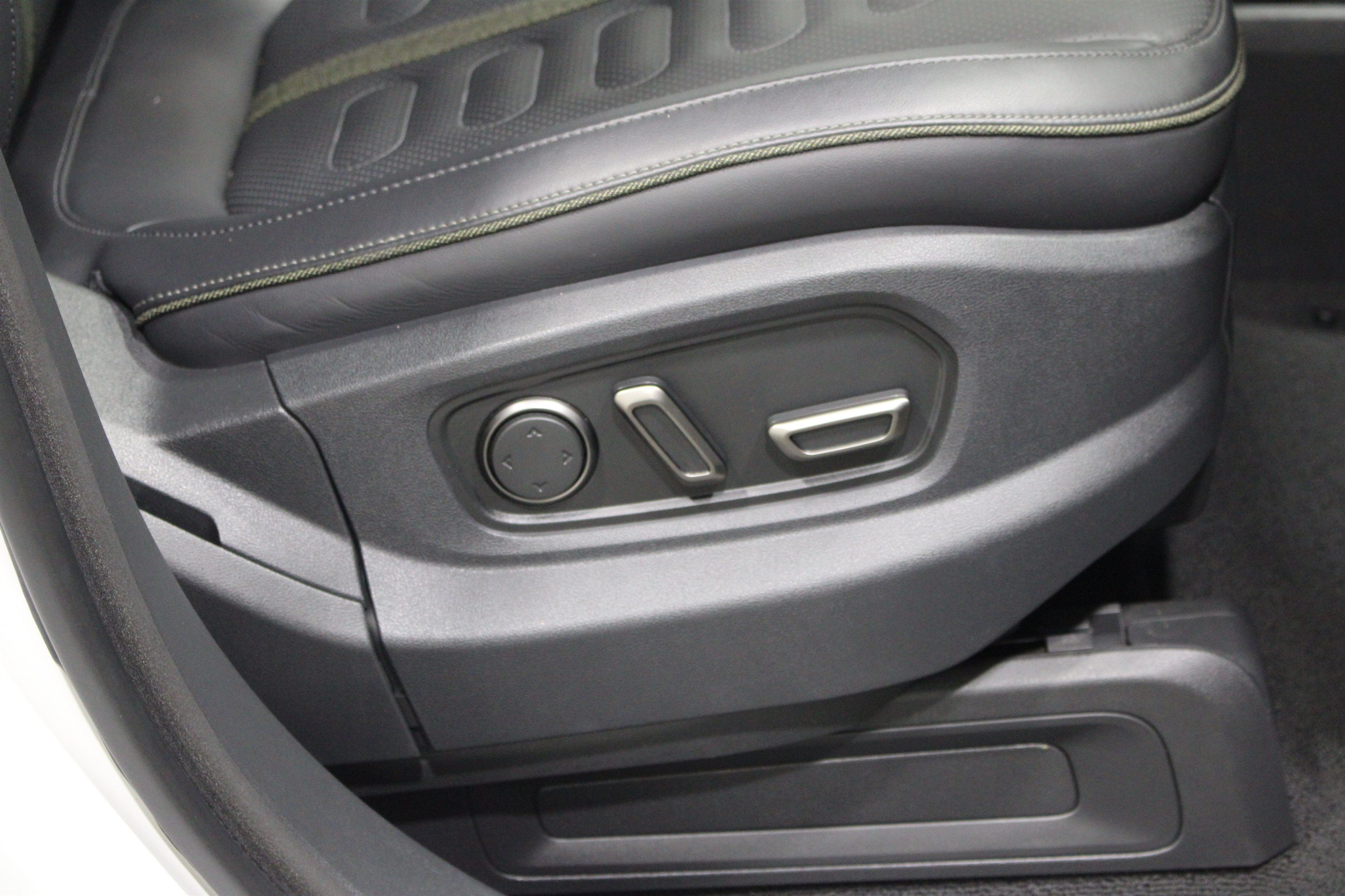 Used 2024 Rivian R1S Adventure Quad AWD/4WD image 25