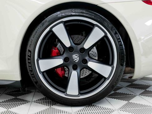 Used 2014 Porsche 911 Carrera S RWD image 31