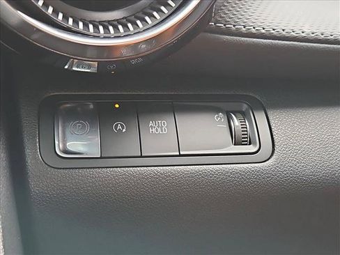 Certified 2025 Chevrolet Equinox LT FWD image 17