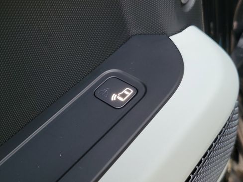 Used 2020 Land Rover Defender 110 HSE image 19