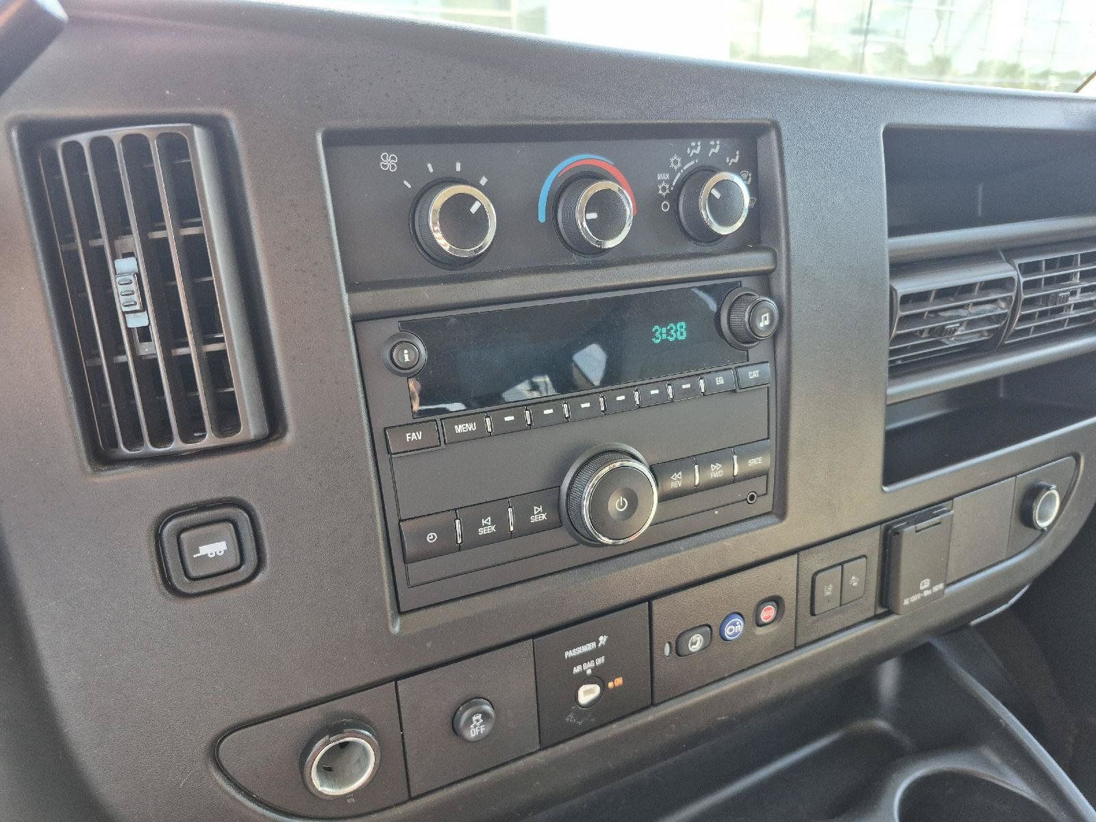 Used 2021 Chevrolet Express 2500 LT w/ LT Preferred Equipment Group RWD image 3