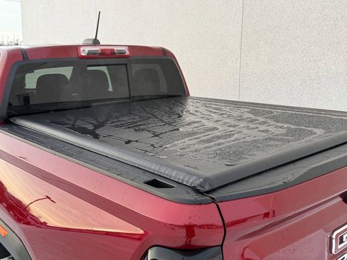 Used 2024 GMC Canyon Denali image 7