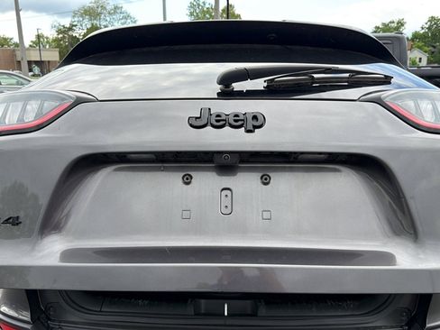 Used 2023 Jeep Cherokee Altitude Lux AWD/4WD image 8