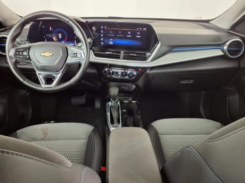Used 2025 Chevrolet Trax LT w/ LT Convenience Package FWD image 13