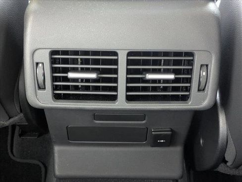 Used 2022 Land Rover Range Rover Velar R-Dynamic S image 18