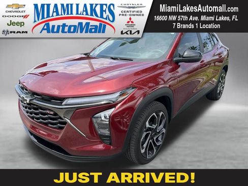 Used 2024 Chevrolet Trax RS w/ Sunroof Package FWD image 1
