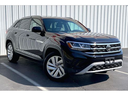 Used 2022 Volkswagen Atlas Cross Sport SE FWD image 2