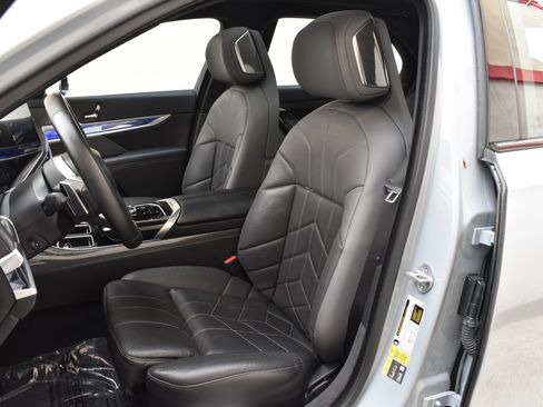 Used 2023 BMW i7 xDrive60 AWD/4WD image 22