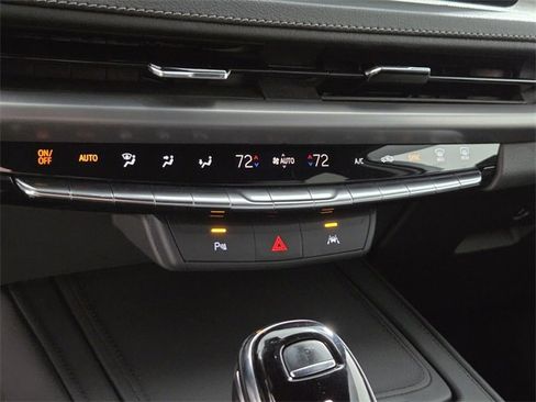 Certified 2024 Cadillac XT4 Premium Luxury image 25