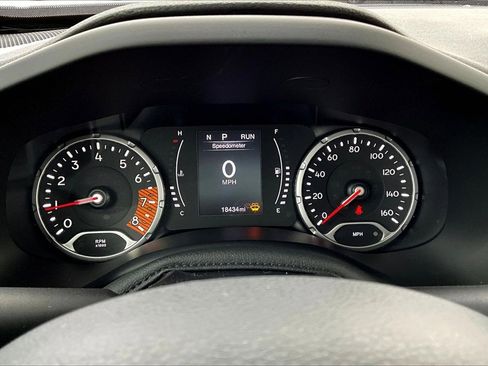 Used 2023 Jeep Renegade Latitude w/ Premium Group image 20