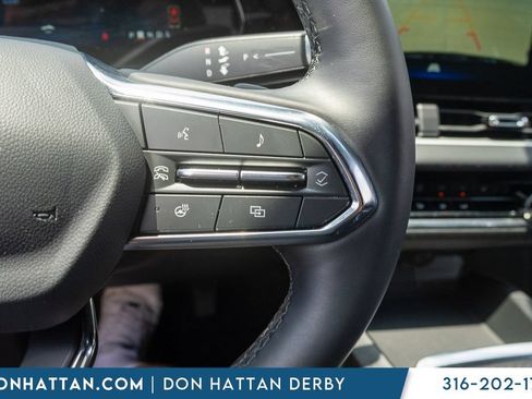 Used 2025 Chevrolet Equinox LT FWD image 16