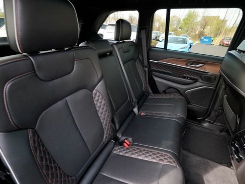 Used 2022 Jeep Grand Cherokee Summit AWD/4WD image 27