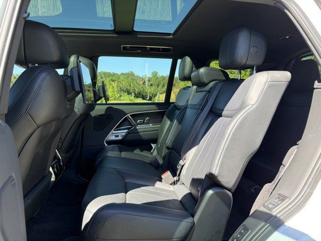 Used 2023 Land Rover Range Rover Long Wheelbase SE AWD/4WD image 23