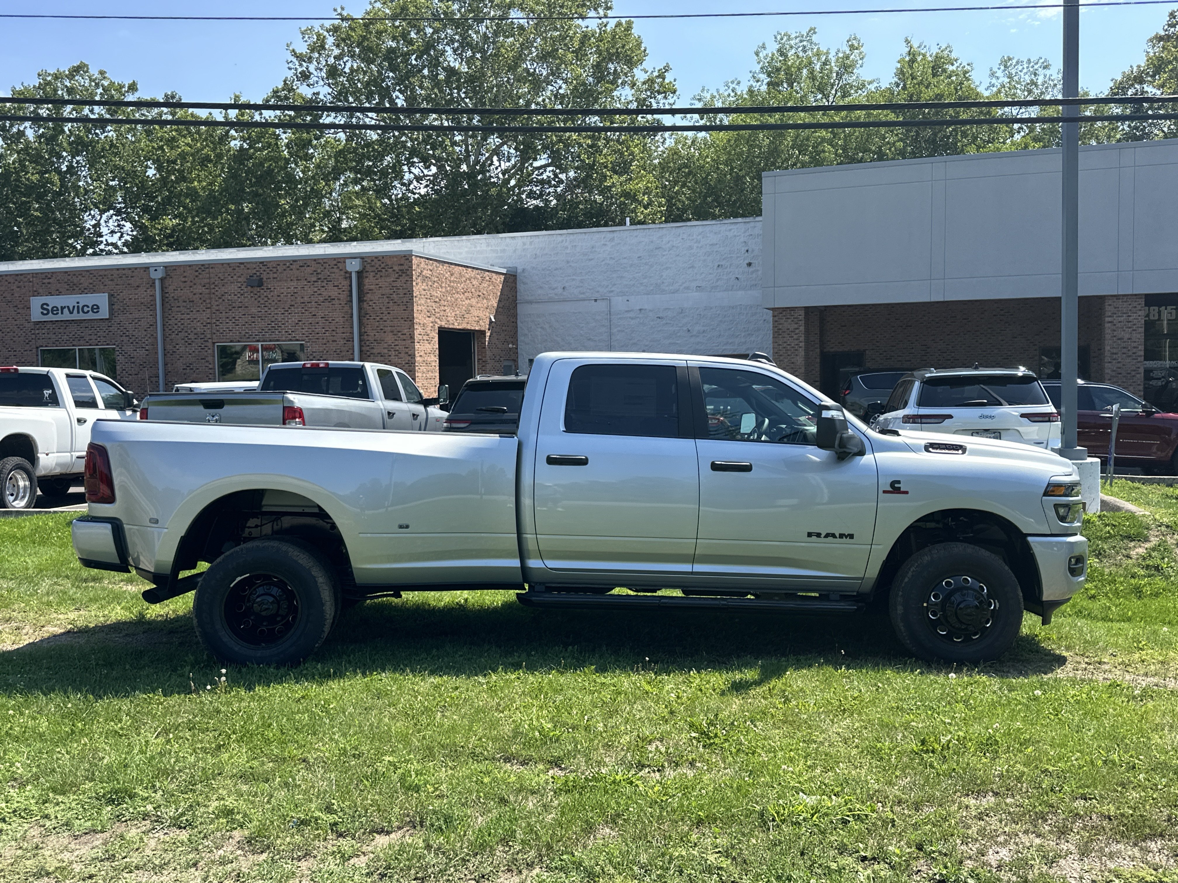 New 2026 RAM 3500 Big Horn AWD/4WD image 18