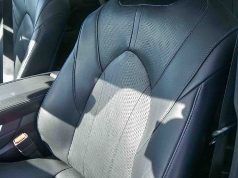 Used 2020 Toyota Highlander Limited image 22